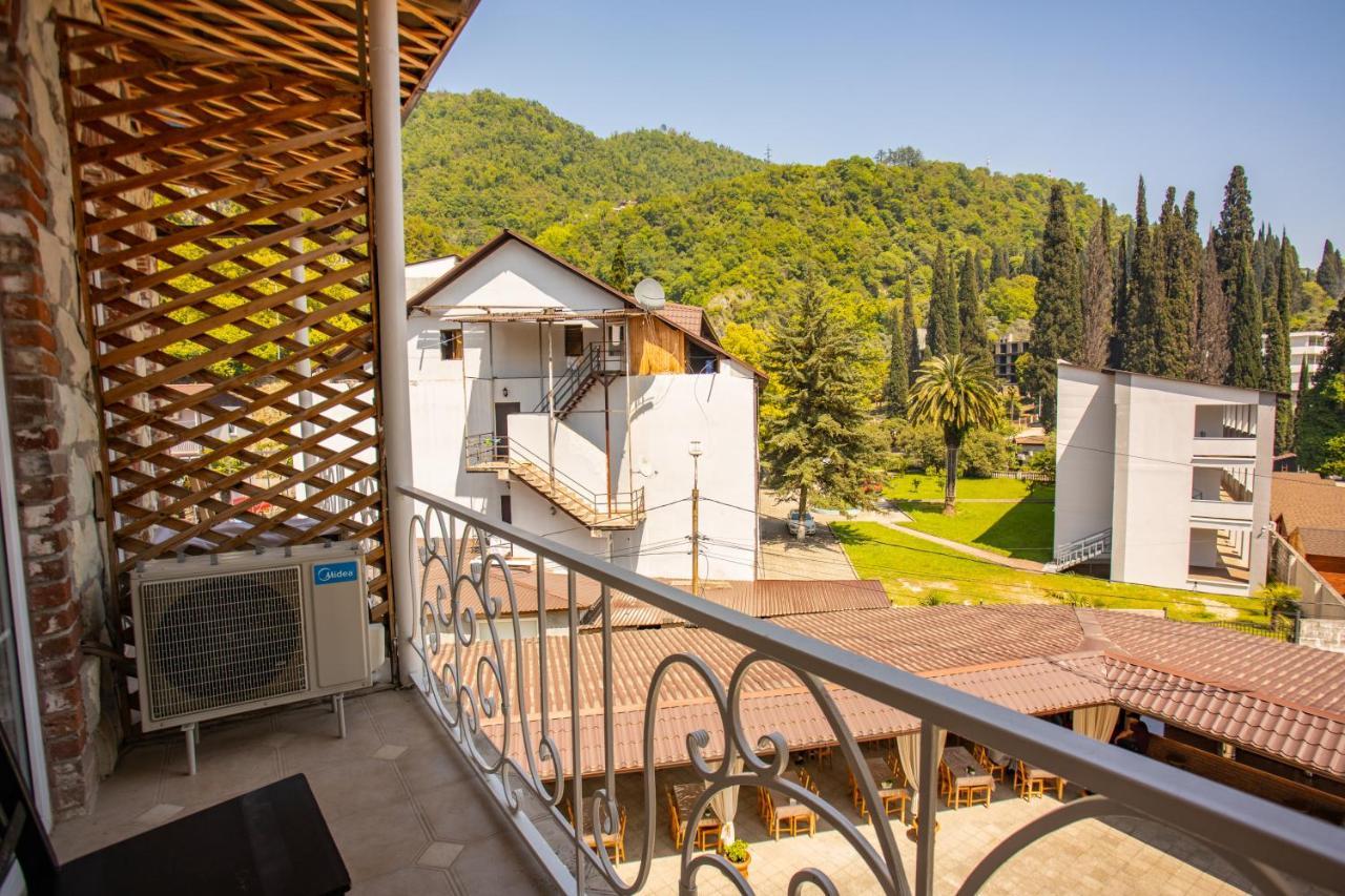 Hotel Nikopoli On Vodopadnaya 21А New Athos Eksteriør billede